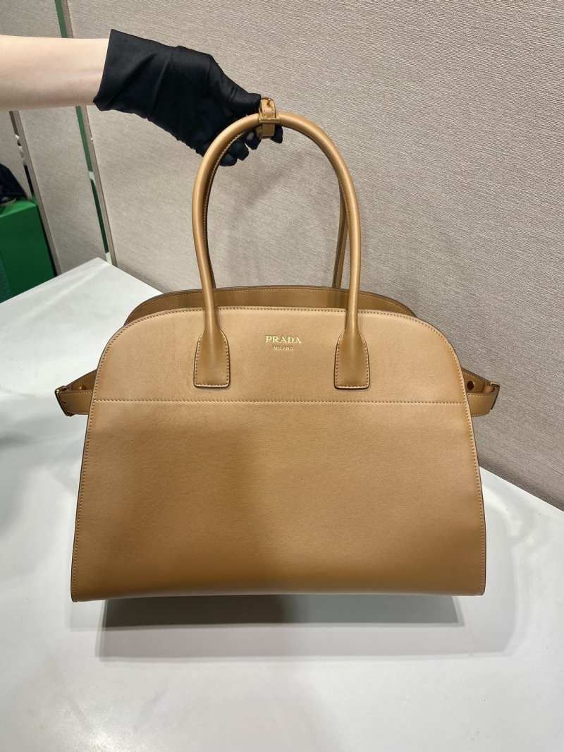Pra*a tote bags